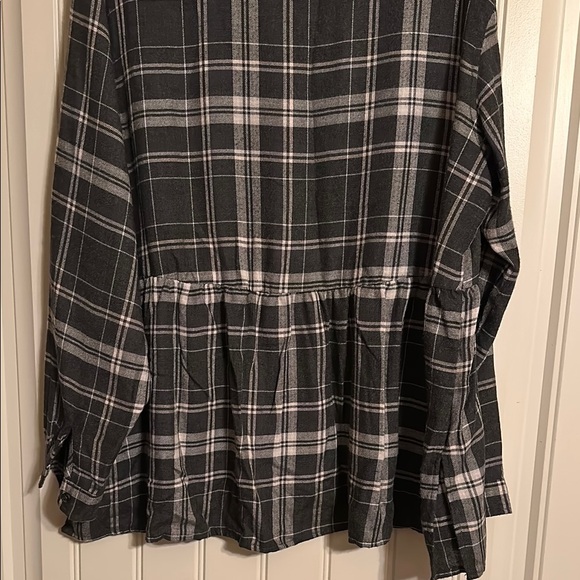 Plaid Button-Up Women's Top - Picture 4 of 7
